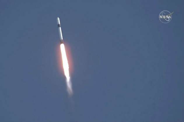 Cápsula de SpaceX presenta falla durante pruebas