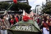 ¿Qué fue la Revolución de los Claveles? Portugal celebra 50 años de democracia