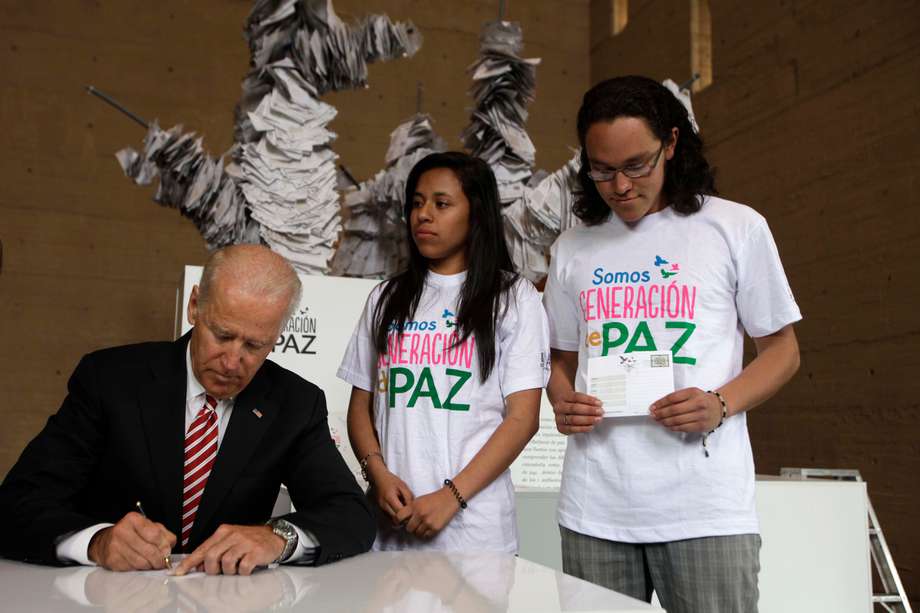 Joe Biden en su visita al Centro de Memoria, Paz y Reconciliación en Bogotá, junio de 2014.