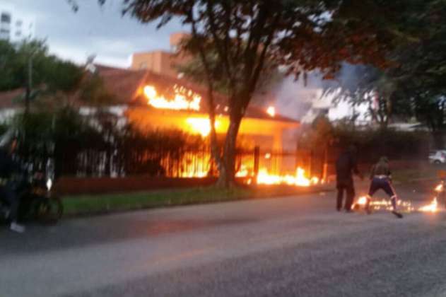 Encapuchados prendieron fuego a casa del comandante de Policía de Risaralda