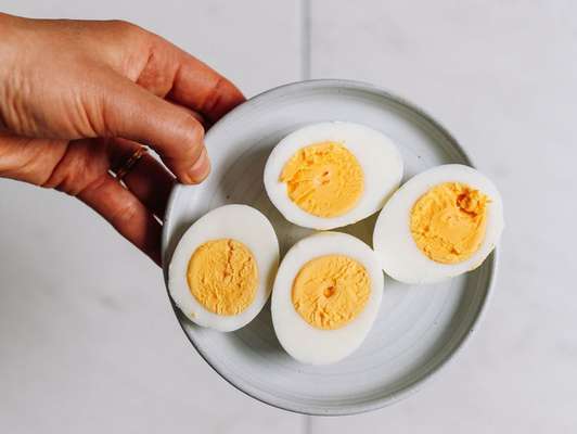 Ten cuidado de cuantos huevos comes al día. Ya que en realidad puede traerte muchos problemas de salud si no estableces un límite.