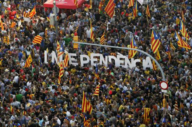 Separatistas catalanes presentan columna vertebral de su proceso de independencia de España