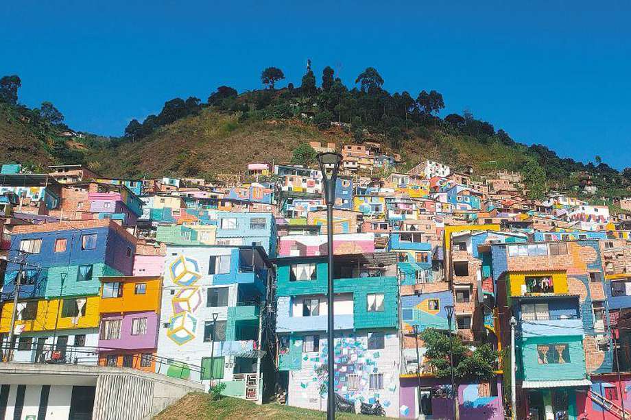 Según los habitantes de Brisas del Jardín y San José de la Cima, este es el mural más grande de Medellín. / Camilo Alzate 