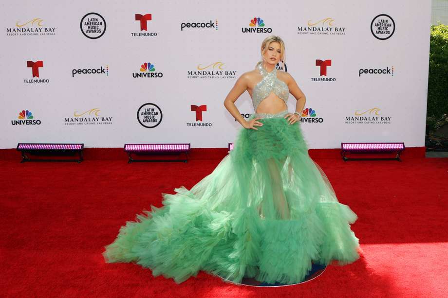 La mexicana Sofía Reyes posa a su llegada a la alfombra roja de los Latin American Music Awards 2022 celebrados este jueves en el Michelob ULTRA Arena, en Las Vegas.