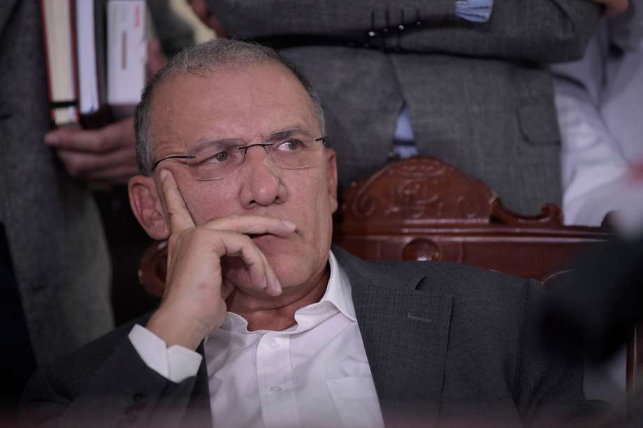 Presidente del Senado de Colombia, durante la radicación del proyecto "Ley de sometimiento a la Justicia" ante el Congreso de la República.
