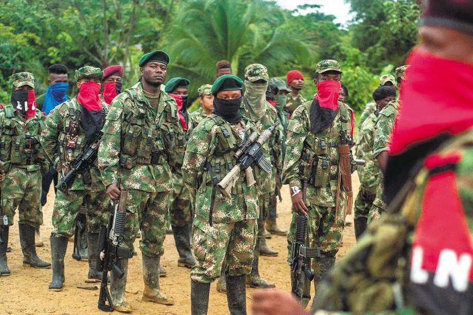 Members of the "Omar Gomez" Western War Front of the National Liberation Army (ELN) guerrilla line up in their camp on the banks of the San Juan River, Choco department, Colombia, on November 20, 2017. Colombia's landmark peace deal with Marxist FARC rebels was supposed to mean peace for all but it has made little difference to indigenous and Afro-Colombian minorities, Amnesty International said on November 22, 2017. Although the agreement between the Colombian government and the FARC was signed, armed conflict is still very much the reality for millions across the country," said Salil Shetty, Secretary General at Amnesty International.  - TO GO WITH AFP STORY
 / AFP / LUIS ROBAYO / TO GO WITH AFP STORY
