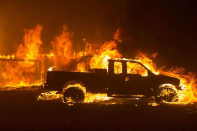 Incendio en California obliga a evacuar a 30.000 personas