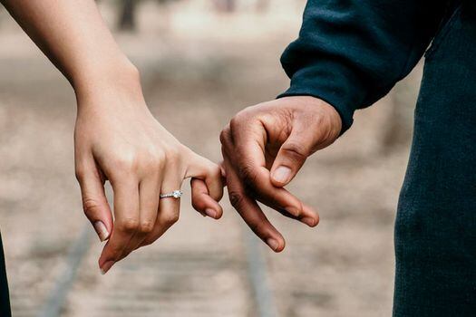 Anillo de promesa: este es el significado que tiene dentro de una relación