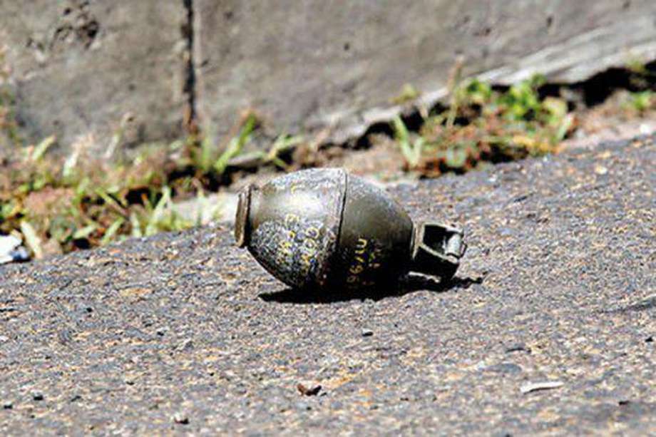 Según la información preliminar, los autores del atentado lanzaron la granada desde una motocicleta. 