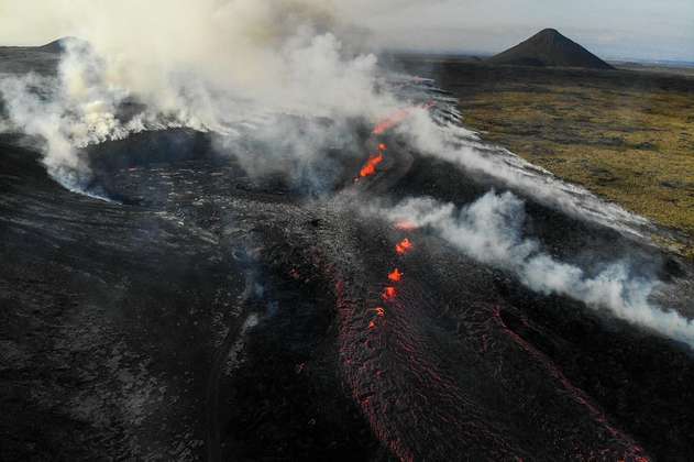 Volcán ubicado cerca a la capital de Islandia entró en erupción