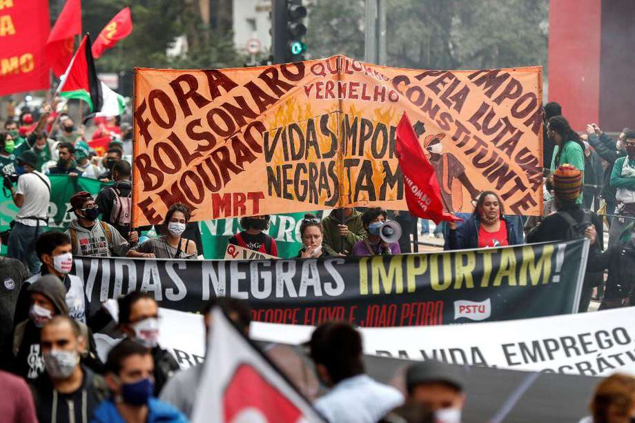 Detractores y simpatizantes de Jair Bolsonaro, presidente de Brasil, salieron a las calles de Sao Paulo este domingo. Es el tercer fin de semana que las manifestaciones se toman las calles.