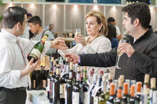 La ya tradicional cata a ciegas con jurados nacionales e internacionales, y que premia los mejores vinos de la feria, se realizará un mes antes, los días 22, 23 y 24 de septiembre.