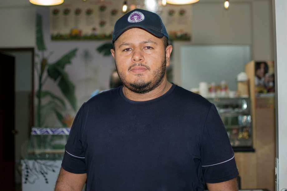 Él es Ricardo Alarcón, fundados de la marca Amazónico, un emprendimiento gastronómico enfocado en batidos, helados y paletas artesanales amazónicas en San José del Guaviare.