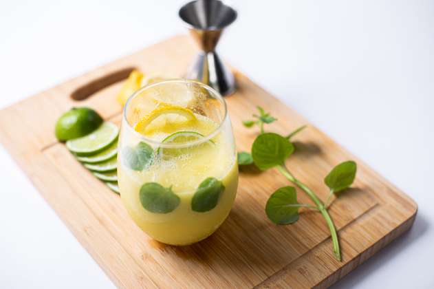 Coctel de mango, menta y vodka: así se prepara esta bebida