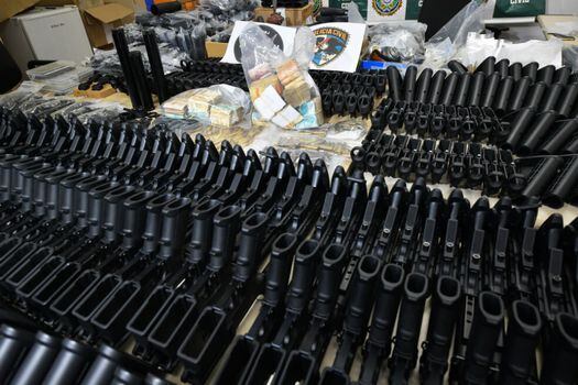 En enero, el presidente de Brasil, Jair Bolsonaro, firmó un decreto que facilitó la compra de armas a civiles. / AFP