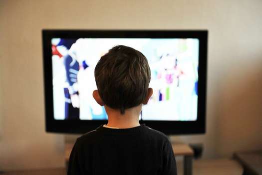 Según la OMS, los menores de 1 año no deberían estar expuestos a ningún tipo de pantallas electrónicas como celulares, tabletas, televisores o computadores. / Pixabay