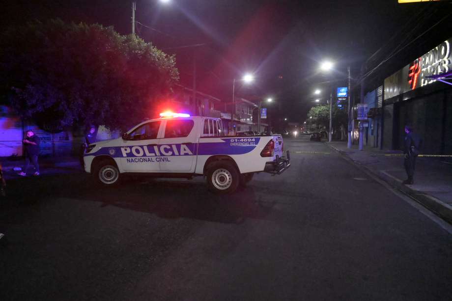 La policía y el ejército de El Salvador realizaron un operativo el sábado en el que arrestaron a varios pandilleros de la Mara Salvatrucha después varios homicidios se registraron en el país en menos de 24 horas.