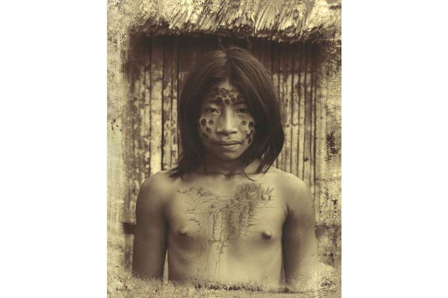 “Hijas del agua ” fue primero  una muestra de  
fotografías realizadas a indígenas en Colombia.
