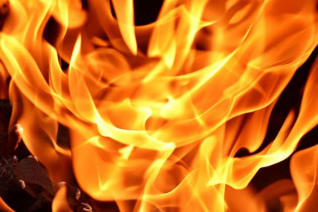Mujer quemó a su esposo por presunto maltrato físico