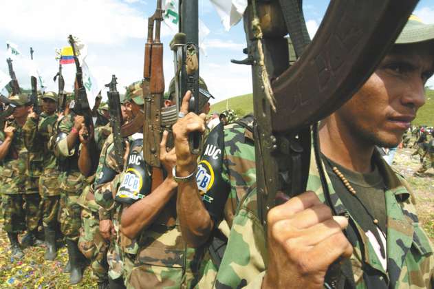 Los apoyos de paramilitares a campaña Uribe y otros detalles de informe del CNMH