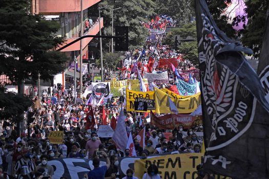 Las calles de Río de Janeiro volvieron a llenarse de protestantes en contra de Jair Bolsonaro, le reclaman su gestión de la pandemia.