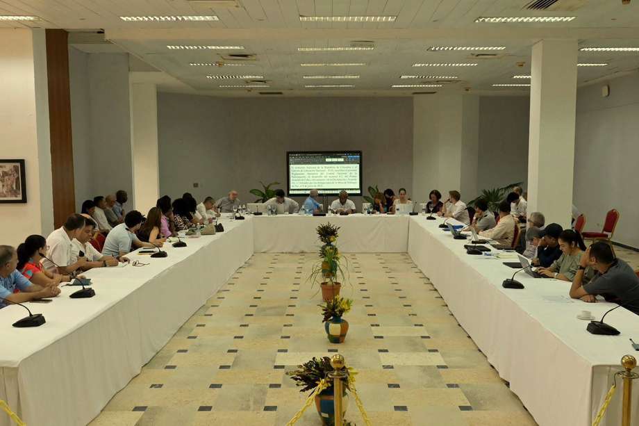 Las partes de la mesa de diálogos siguen reunidas en La Habana (Cuba) avanzando en acuerdos sobre cese al fuego y participación.
