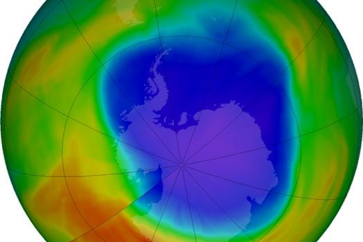 El agujero de ozono –en morado– sobre la Antártica, el 2 de octubre de 2017 / NASA, NOAA
