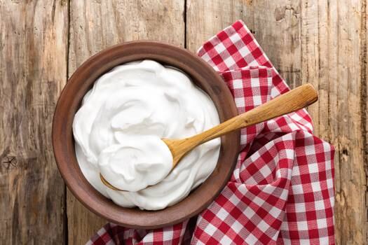 Utiliza el yogur griego de tu preferencia para llevar esta receta a tu mesa.
