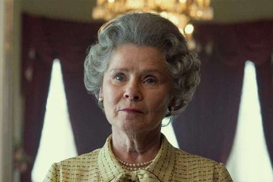 La actriz inglesa Imelda Staunton, que interpreta a la Reina Isabel II, es la protagonista principal de The Crown.