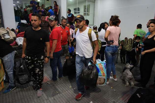 Militares desertores venezolanos son desalojados (nuevamente) de hotel en Cúcuta