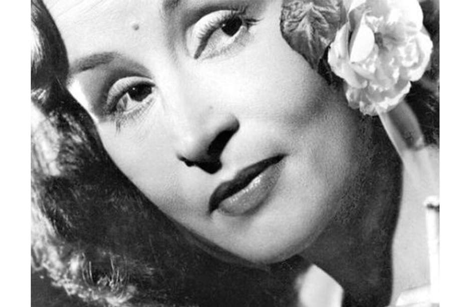 María Luisa Carnelli, conocida como la "primera letrista del tango", nació en La Plata, el 31 de enero de 1898.