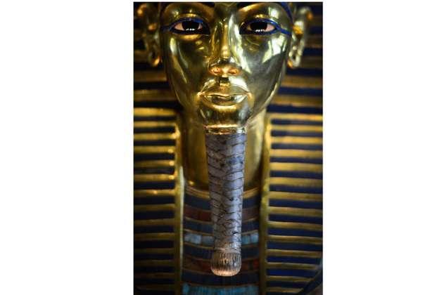 Egipto empieza a restaurar la máscara dañada de Tutankamón