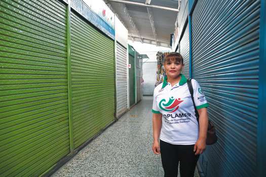 Luz Chicuasuque es comerciante del Restrepo, una de las tantas plazas que los vendedores han desocupado por las modificaciones del Distrito.  