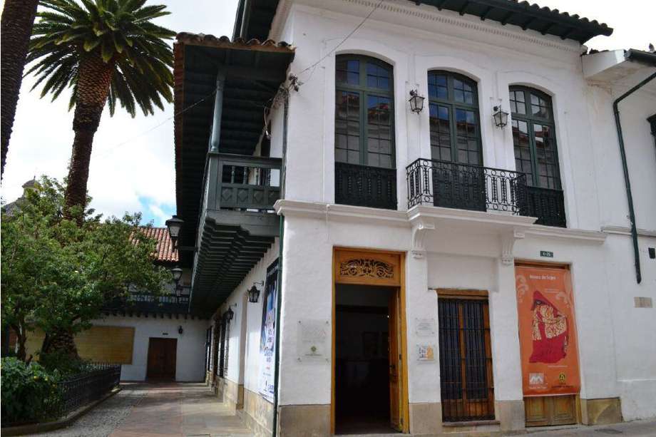 El Museo del Traje se une a la celebración del Día Mundial de los Museos con el proyecto “Diversidad en Colombia y en su Historia”, una serie de fotografías de la colección del museo que muestra la diversidad del país a través del traje. 