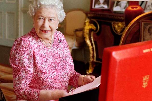 La misteriosa caja roja de la Reina Isabel II ¿Qué guarda allí?