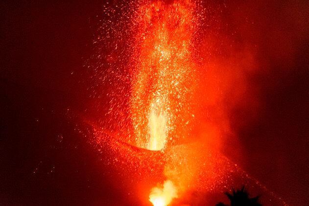Volcán en La Palma: tras un mes en erupción, no parece detenerse