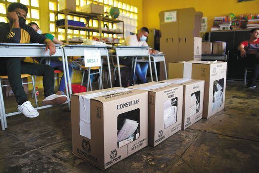 En las 16 circunscripciones votaron 533.664 personas, el 43 % del censo electoral en esas zonas. / Gustavo Torrijos