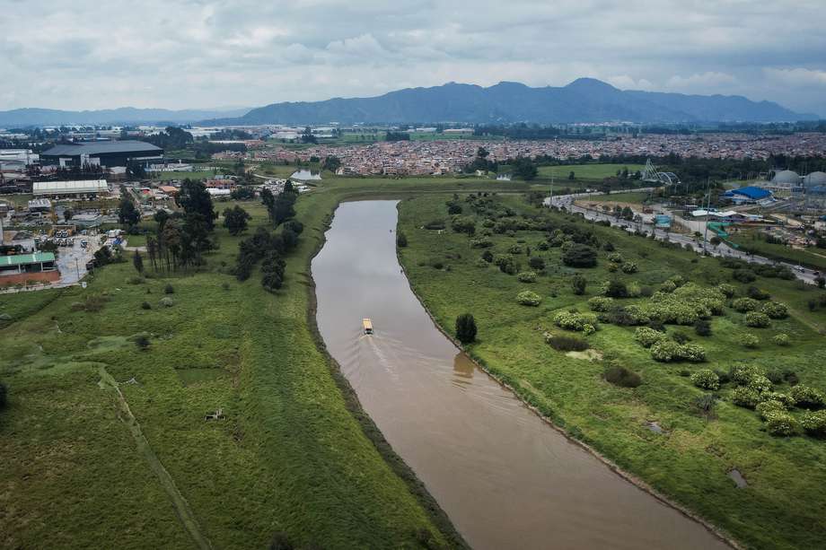 Recorrido de navegación del río Bogotá por parte de la CAR