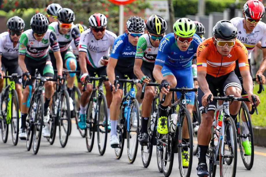 Con 173 pedalistas comienza este viernes la edición 2021 de la Vuelta a Colombia en bicicleta, una lucha entre generaciones. / FCC