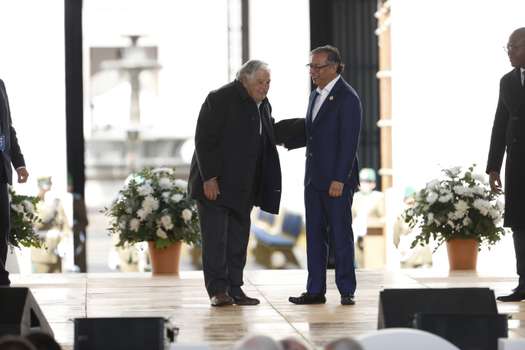 El presidente Gustavo Petro y el exmandatario uruguayo José 'Pepe' Mujica. 