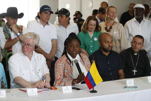 La vicepresidenta Francia Márquez hizo parte de la comitiva que viajó a Buenaventura para iniciar diálogos con las bandas criminales urbanas.
