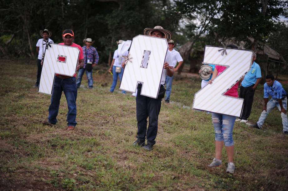 Acto en el que adultos, jóvenes y niños dialogaron, cantaron, pintaron y escribieron sobre lo sucedido en los Montes de María, evento realizado en el municipio de San Antonio de Palmito, Sucre.