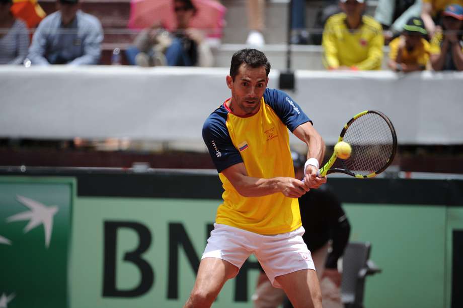 Tenista colombiano en el partido ante Marin Cilic por la Copa Davis, realizada en la Plaza de Toros La Santamaría de Bogotá