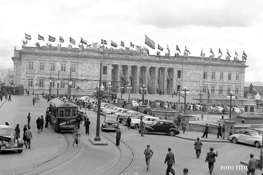  Imagen de la Plaza de Bolívar durante la Conferencia Panamericana en abril del 48. / Fotografía Tito J. Celis