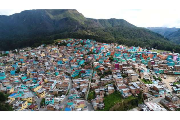 En El Consuelo pintaron las fachadas de 600 casas para embellecer el centro de Bogotá