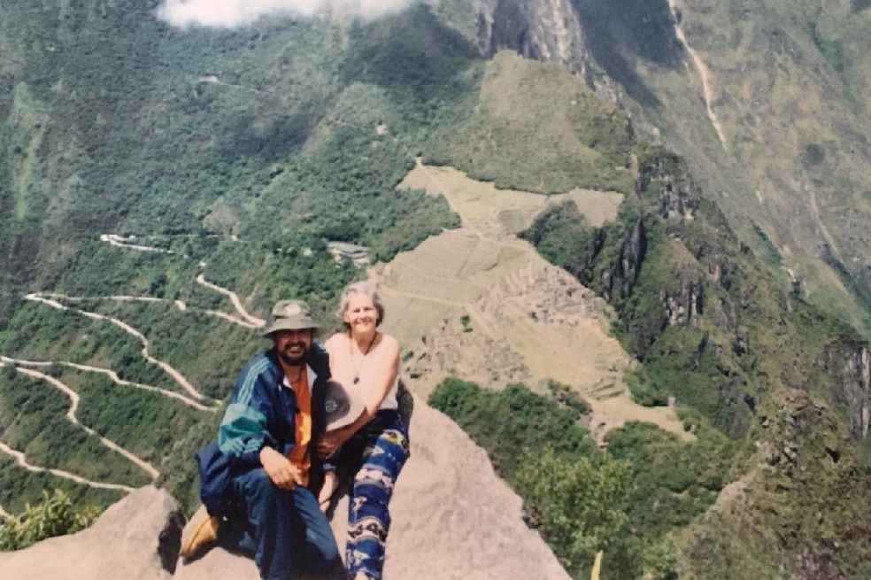 Nina Pizarro Leongómez y Rafael Rojas, su compañero, en las montañas de Guayatá.