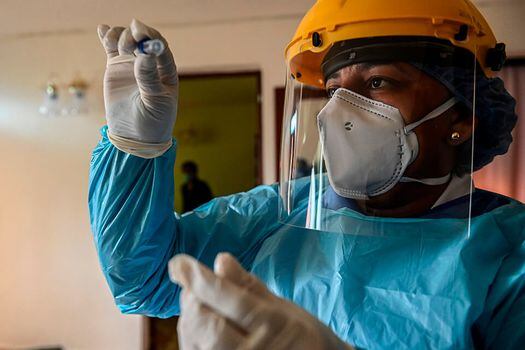 El nuevo coronavirus está avanzando a un nivel alarmante en el Amazonas, tanto en el lado colombiano como en el brasilero. / AFP