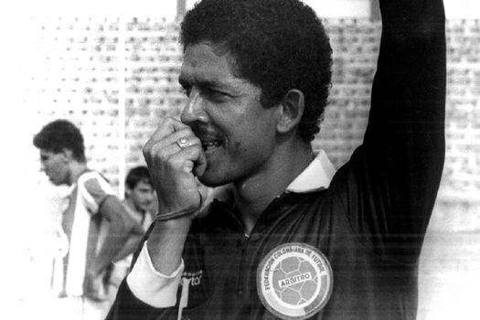 Tras el asesinato del árbitro Álvaro Ortega, perpetrado en Medellín, la Dimayor decidió cancelar el campeonato profesional de 1989.