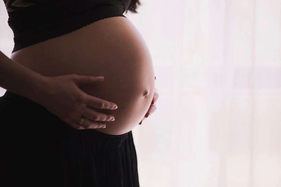 Es normal que una mamá embarazada suba de peso, al estar creando un nuevo ser en su vientre, además de tener que pasar por cambios físicos.