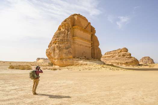 Arabia Saudita, en Asia Occidental, es un destino con múltiples atractivos turísticos, uno de ellos es Hegra, también conocida como la ‘Petra de Arabia Saudi’. La tumba de Qasr al-Farid en Madain Saleh es patrimonio mundial de la Unesco.